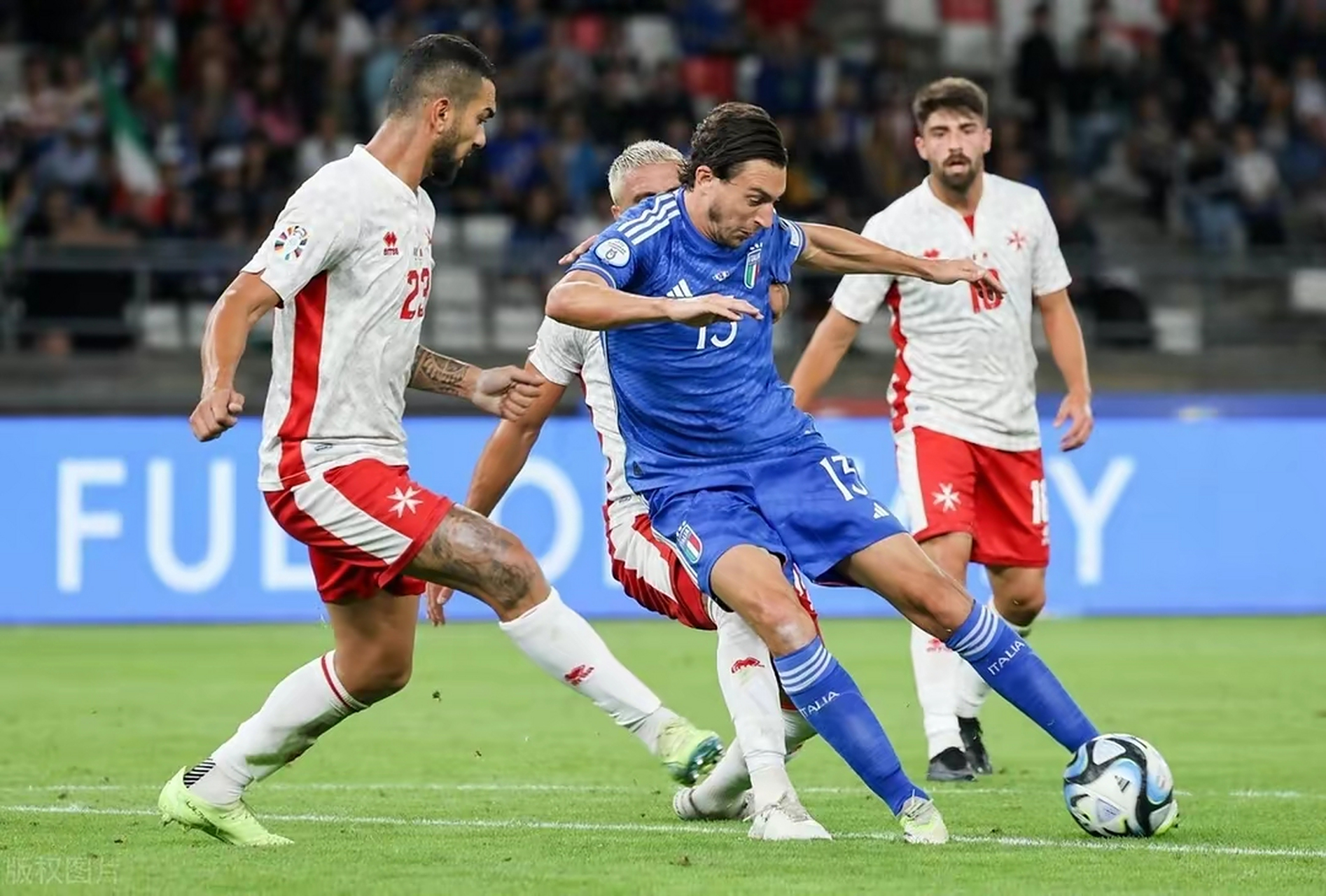 意大利队发挥出色，轻松战胜对手
