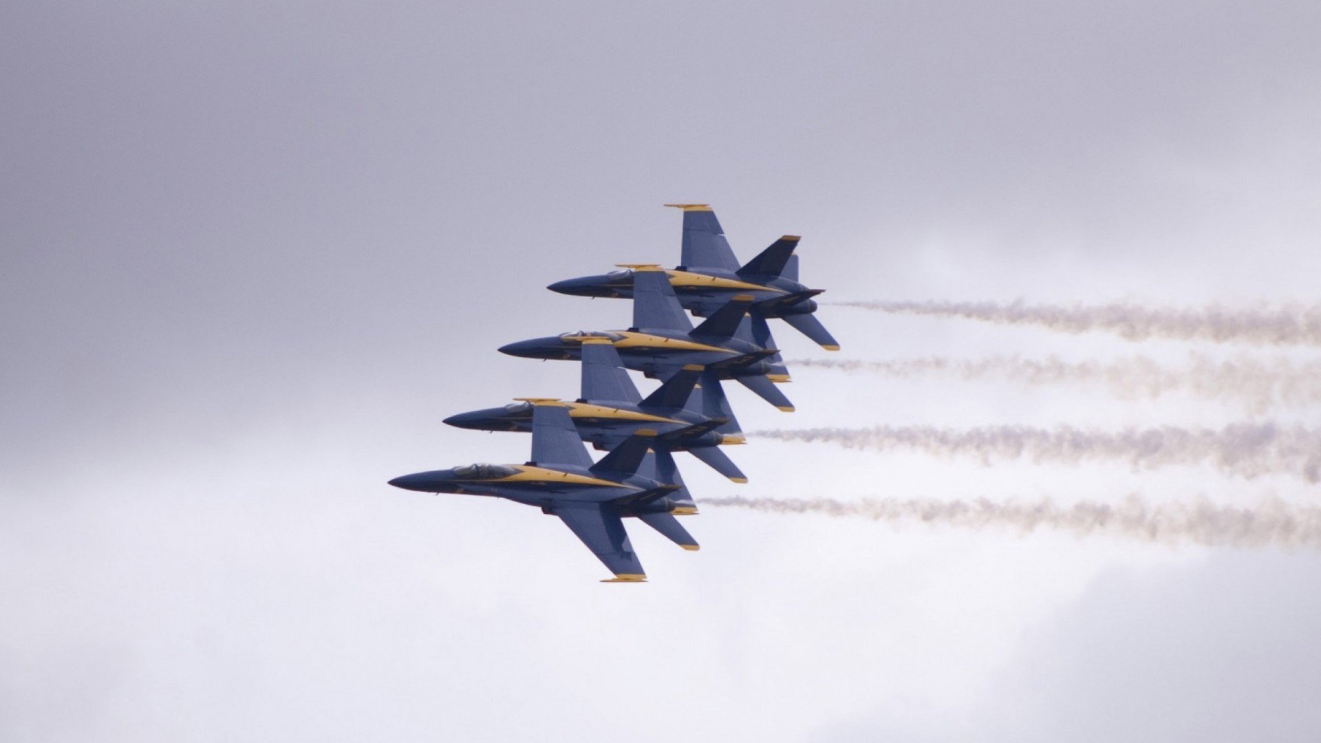 红牛风暴席卷赛道，佩雷兹独当一面，全队荣耀背后的一人扛鼎